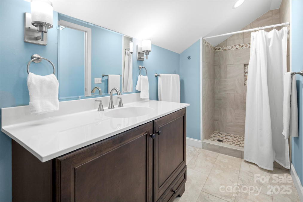 526 Davis Creek Rd Candler, NC 28715