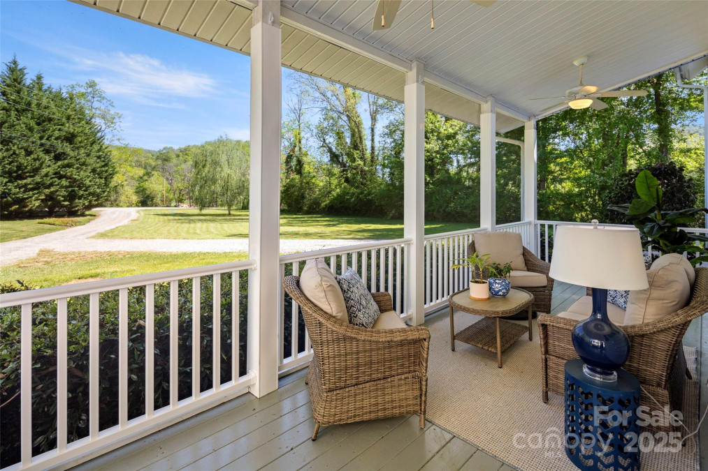 526 Davis Creek Rd Candler, NC 28715