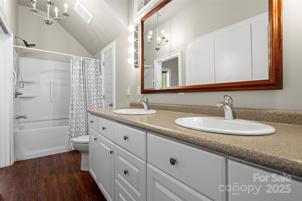 526 Davis Creek Rd Candler, NC 28715