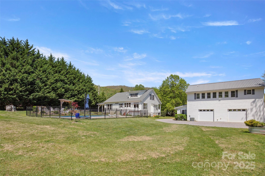 526 Davis Creek Rd Candler, NC 28715