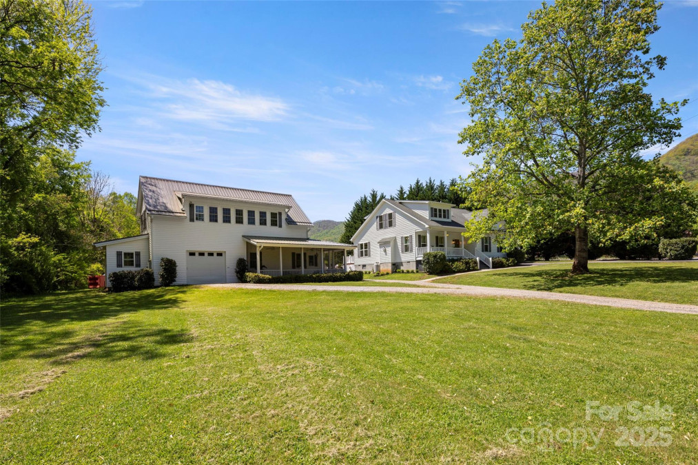 526 Davis Creek Rd Candler, NC 28715