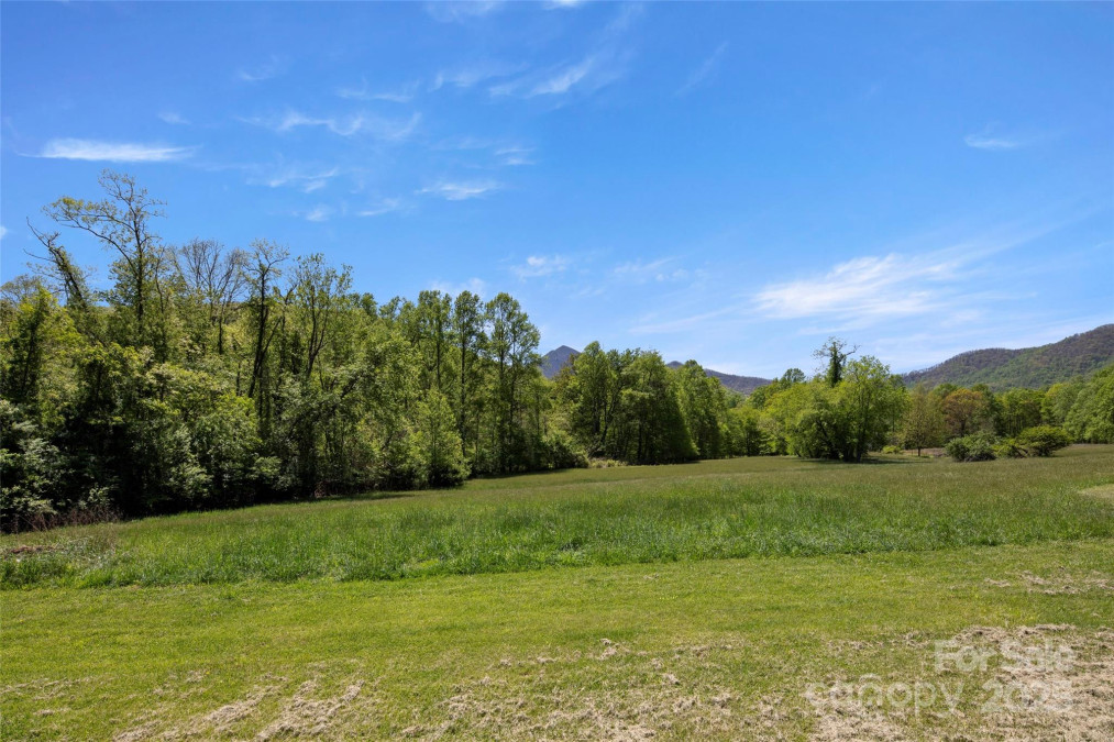 526 Davis Creek Rd Candler, NC 28715