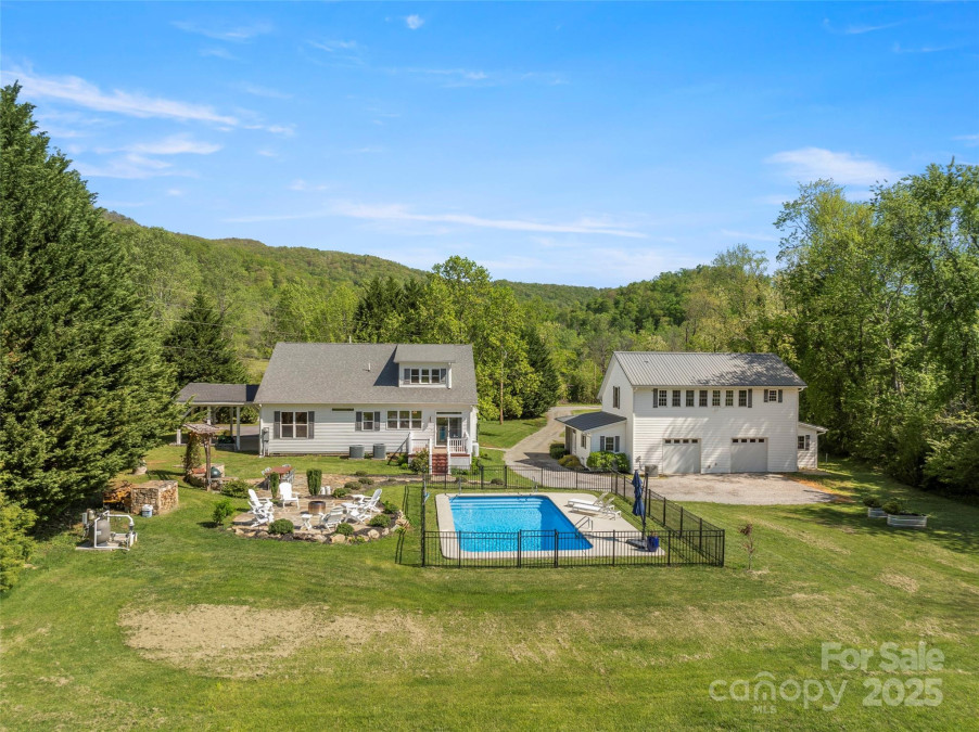 526 Davis Creek Rd Candler, NC 28715