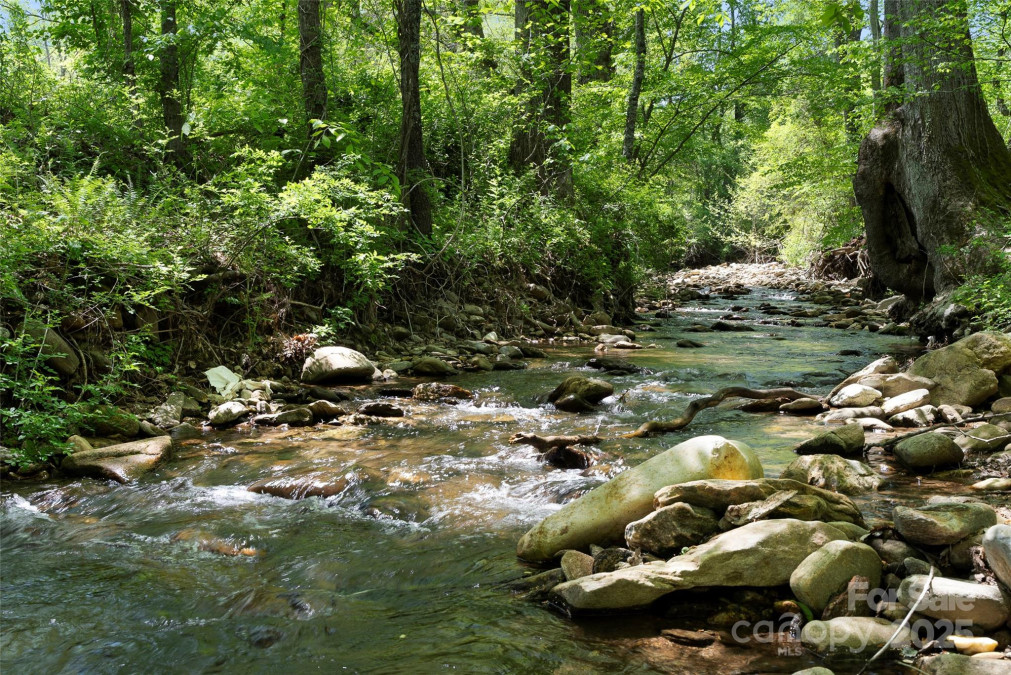 526 Davis Creek Rd Candler, NC 28715