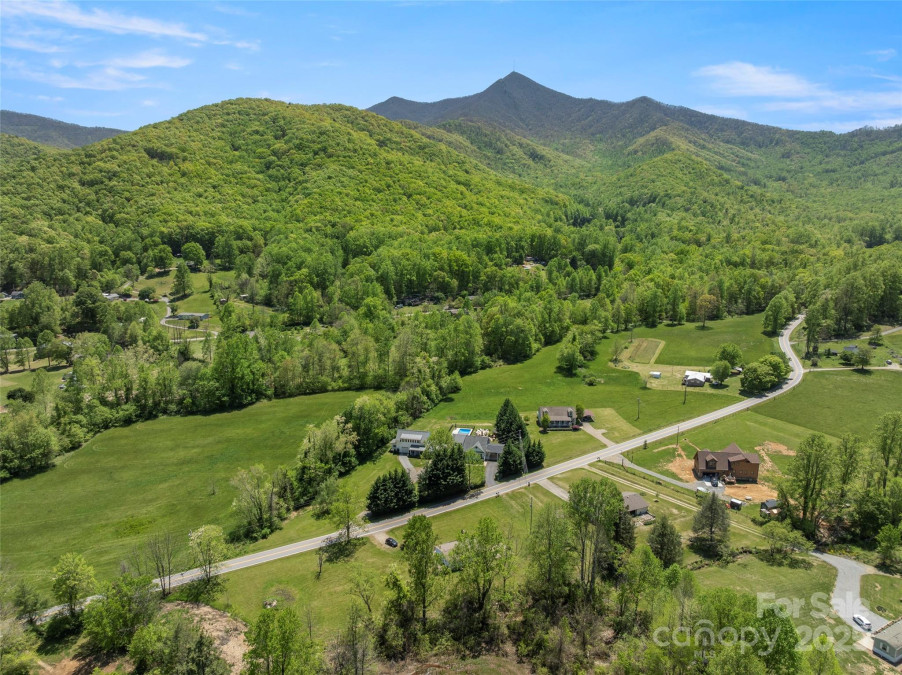 526 Davis Creek Rd Candler, NC 28715