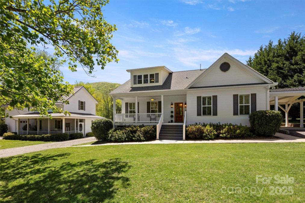 526 Davis Creek Rd Candler, NC 28715