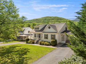 526 Davis Creek Rd Candler, NC 28715
