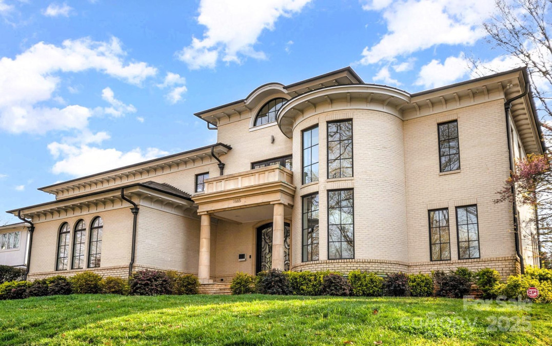 1665 Sterling Rd Charlotte, NC 28209