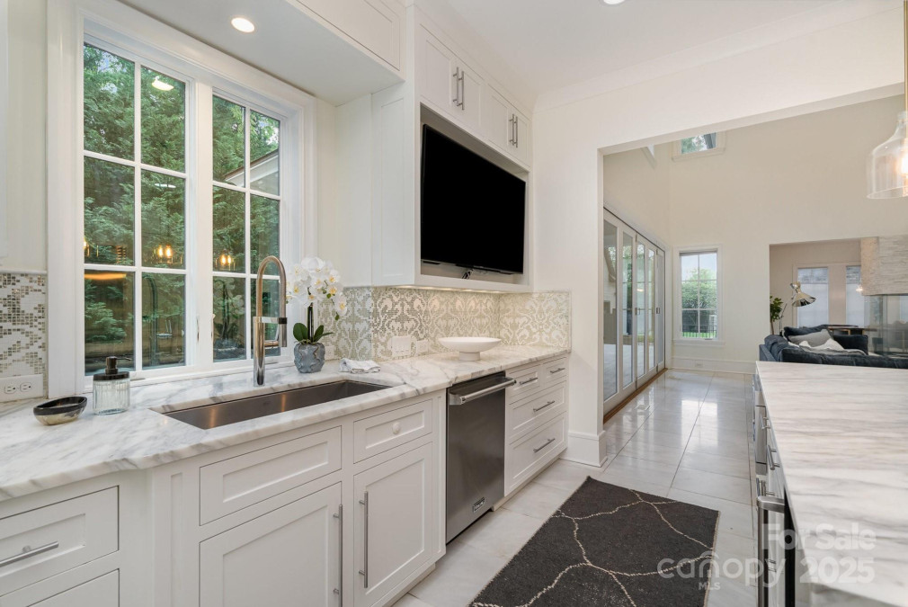 1665 Sterling Rd Charlotte, NC 28209
