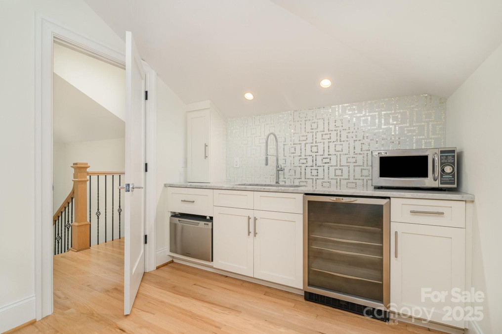 1665 Sterling Rd Charlotte, NC 28209