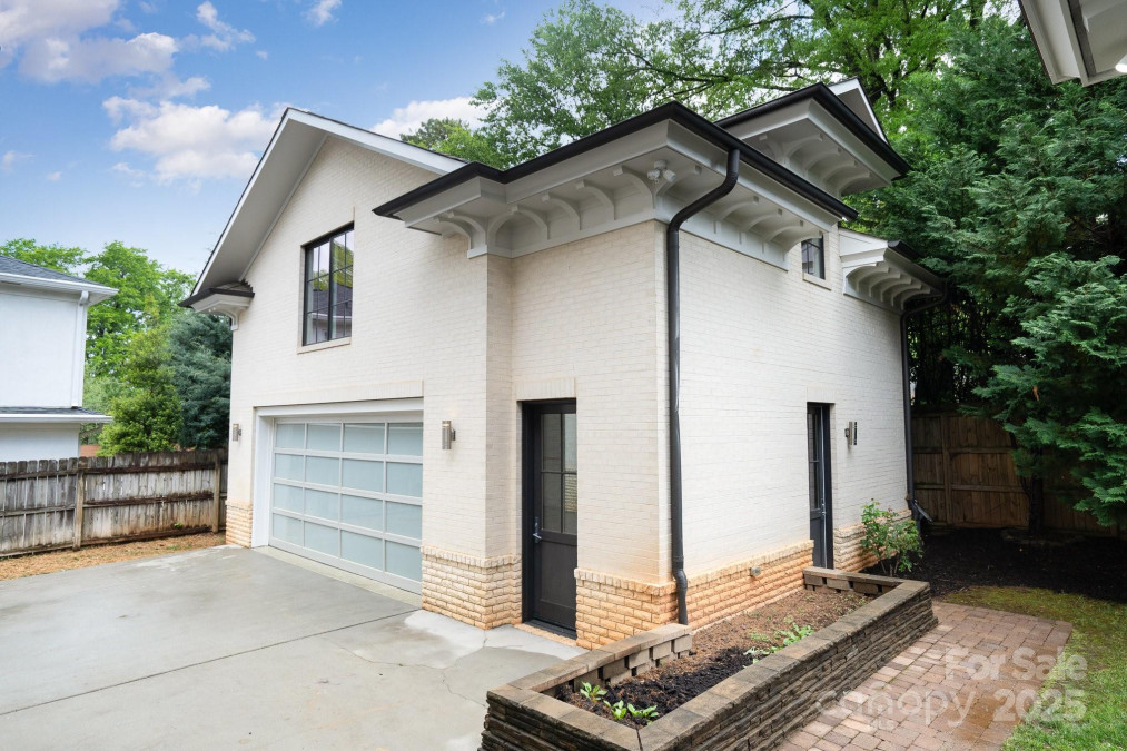 1665 Sterling Rd Charlotte, NC 28209