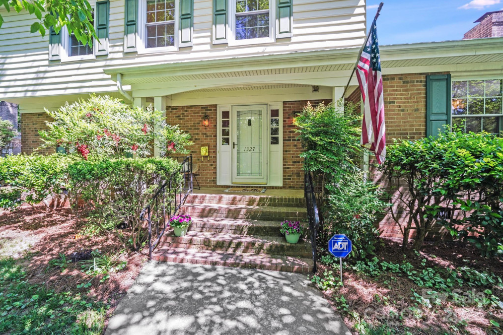 1327 Cedarwood Ln Charlotte, NC 28212