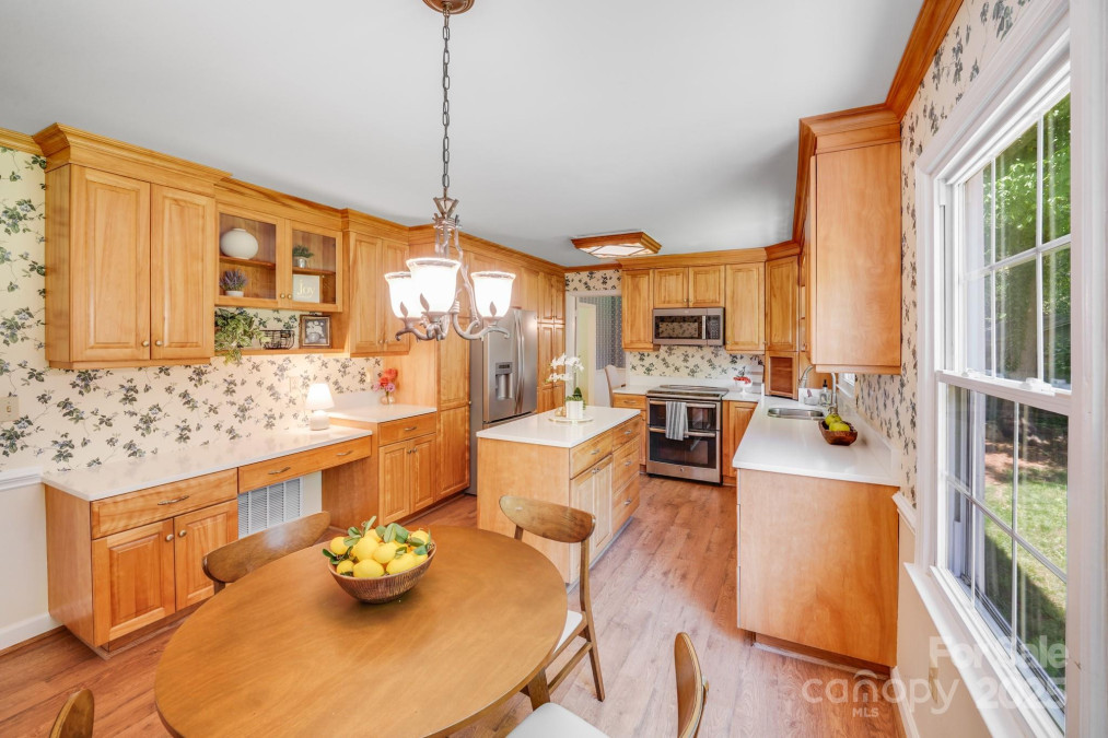 1327 Cedarwood Ln Charlotte, NC 28212