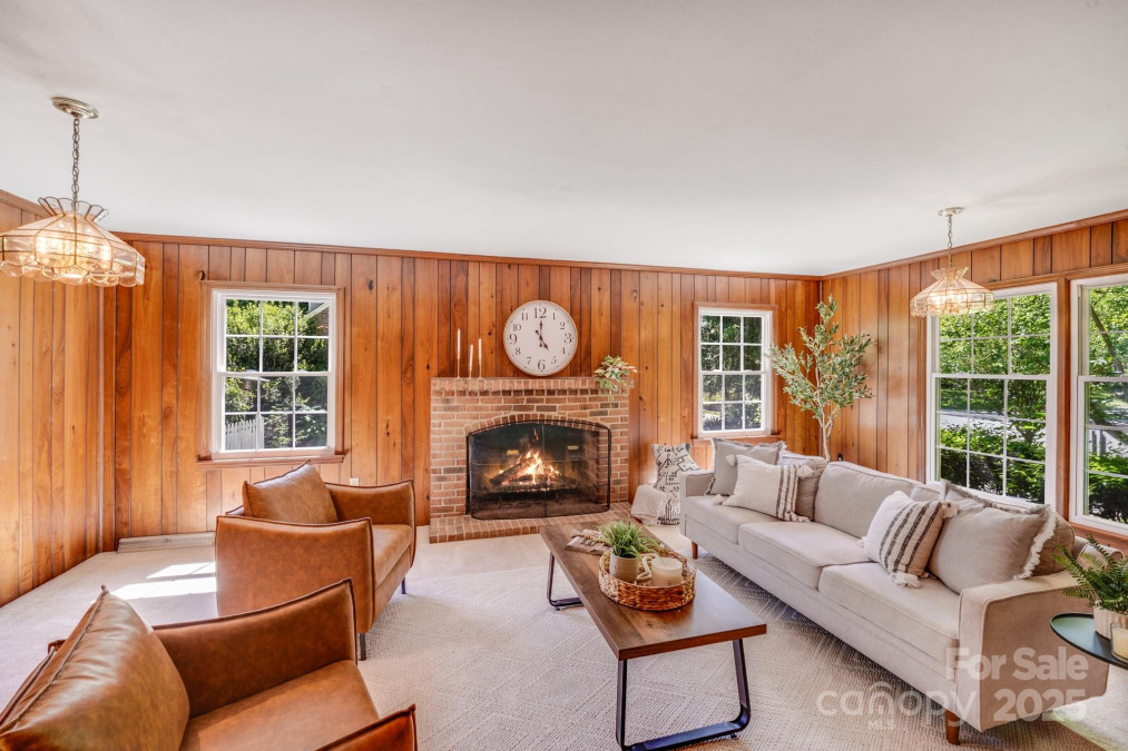 1327 Cedarwood Ln Charlotte, NC 28212