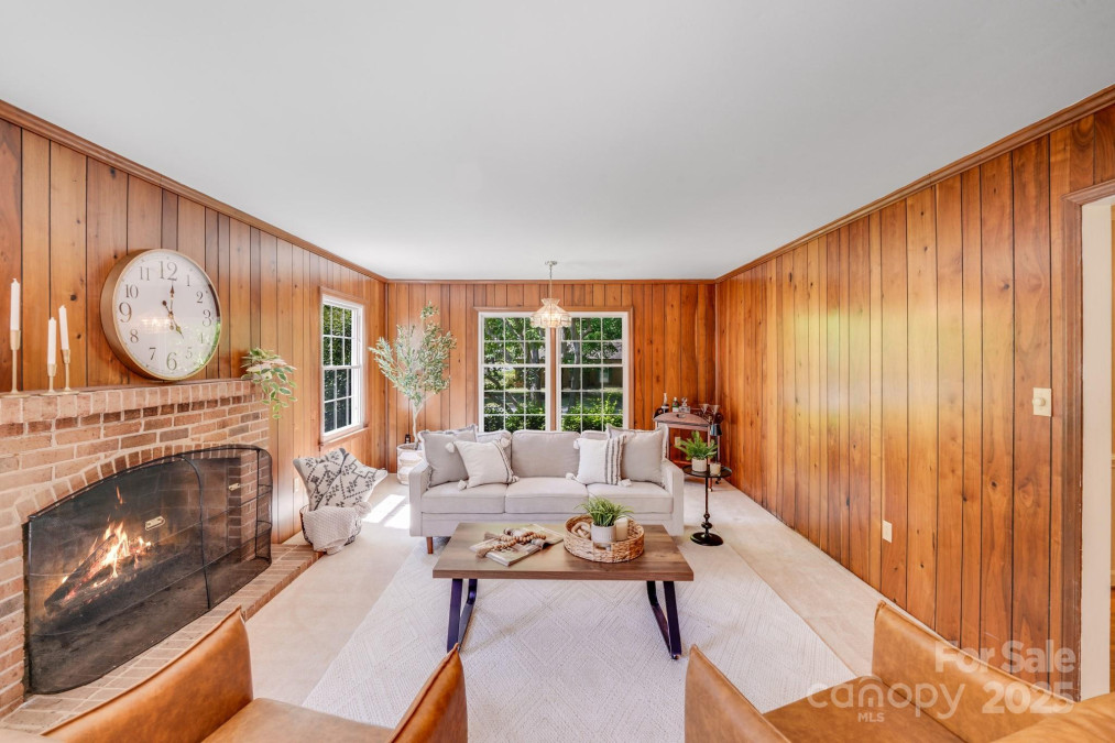 1327 Cedarwood Ln Charlotte, NC 28212