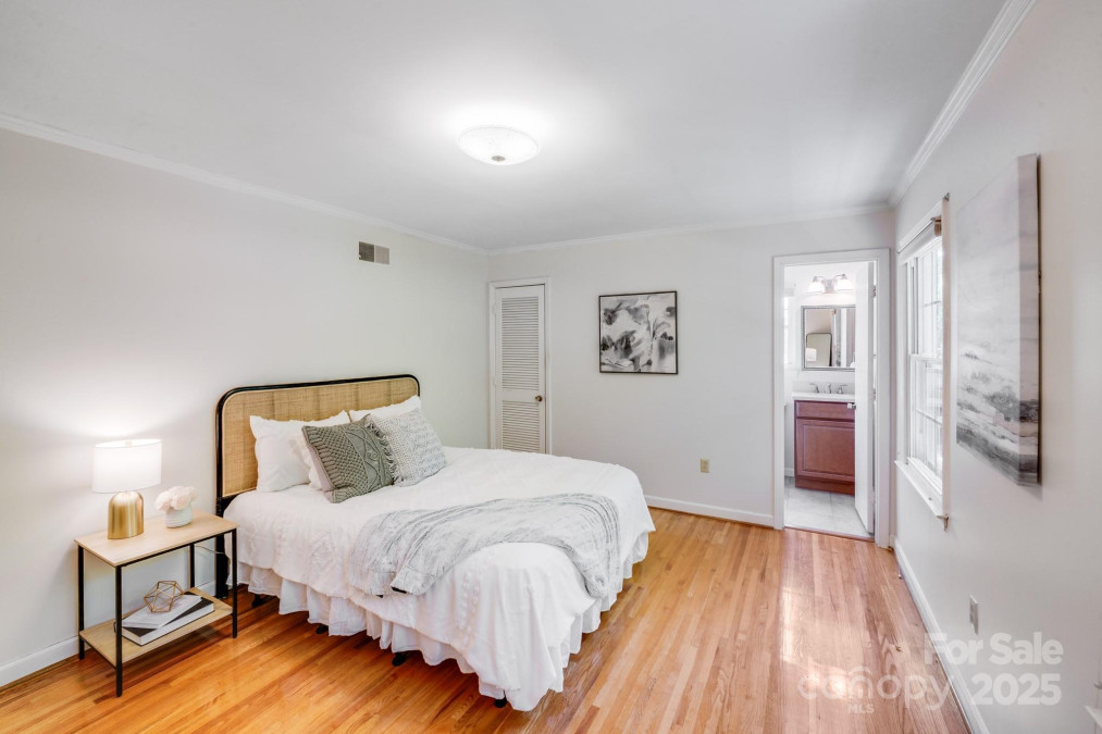 1327 Cedarwood Ln Charlotte, NC 28212
