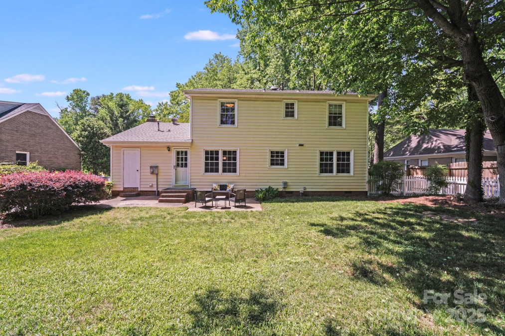 1327 Cedarwood Ln Charlotte, NC 28212