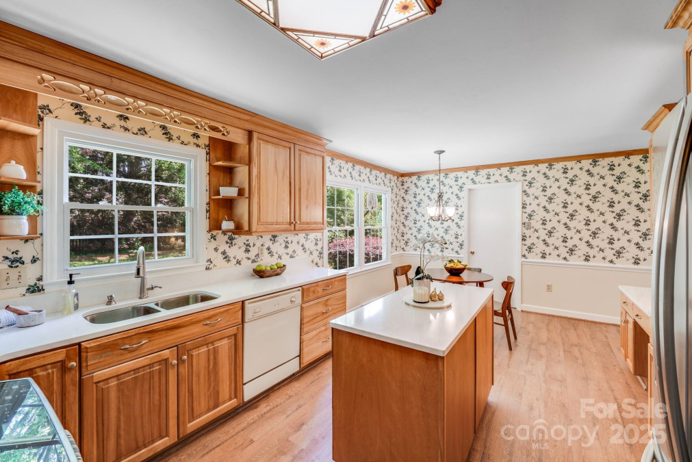 1327 Cedarwood Ln Charlotte, NC 28212