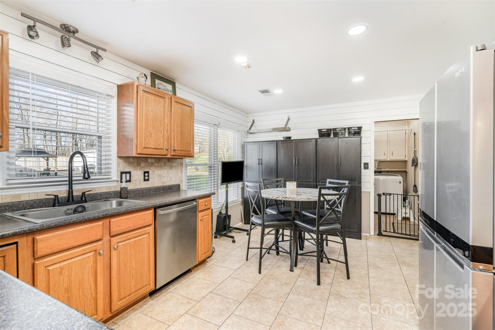 9401 Elvis Dr Charlotte, NC 28215