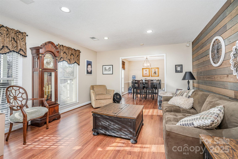 9401 Elvis Dr Charlotte, NC 28215