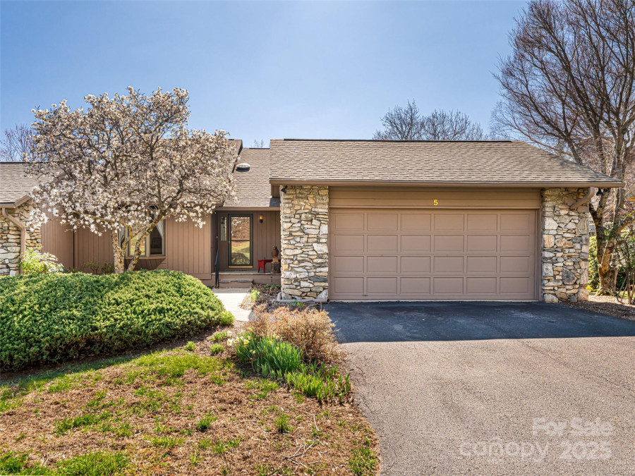 5 Ridge Ter Asheville, NC 28804