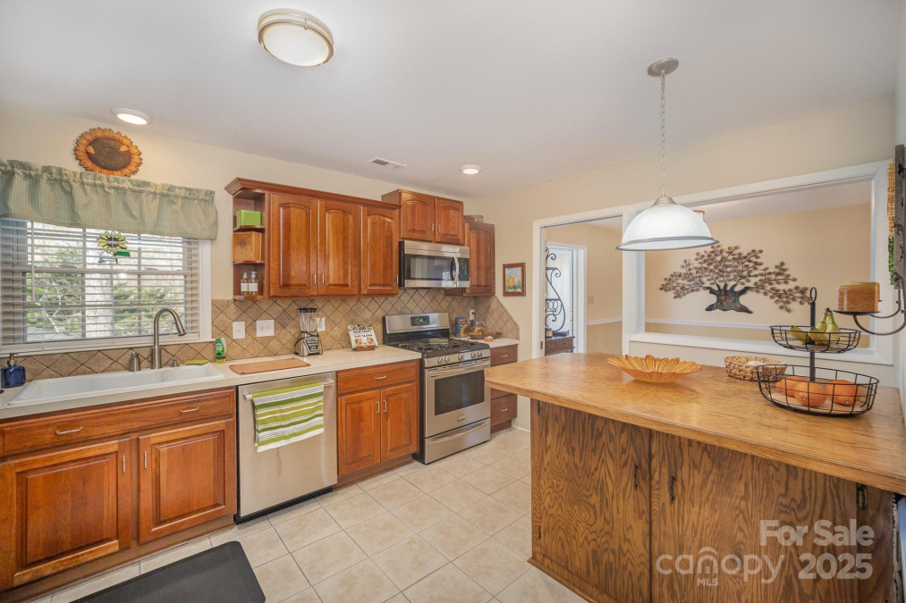 15920 Fieldstone Dr Matthews, NC 28104
