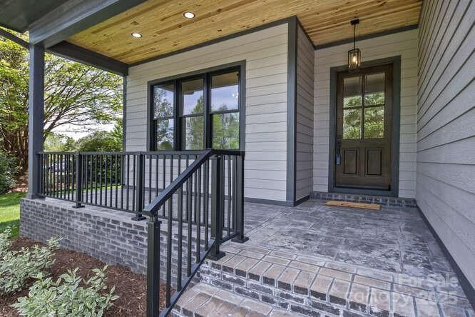 19 Fairway Falls Rd Mills River, NC 28759