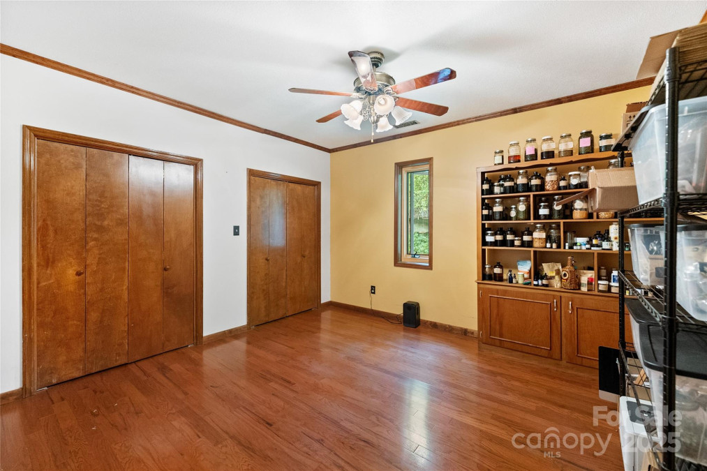731 Old Fort Rd Fairview, NC 28730