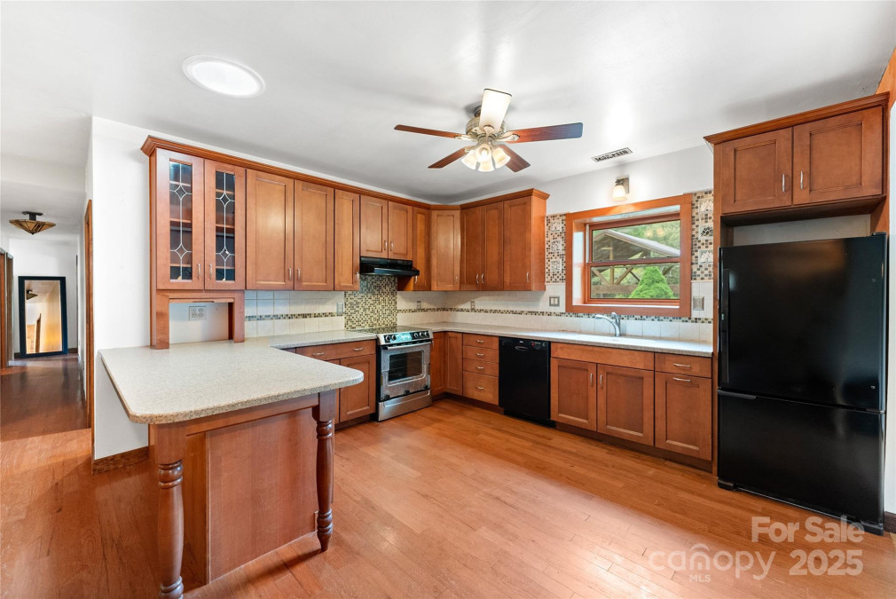 731 Old Fort Rd Fairview, NC 28730
