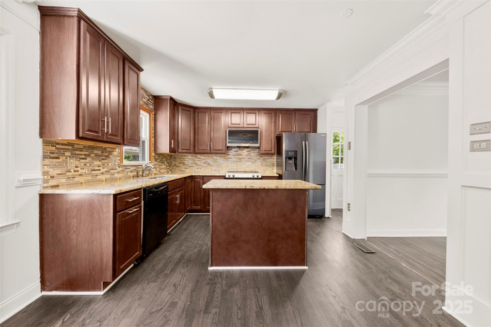 1316 Fox Run Dr Charlotte, NC 28212