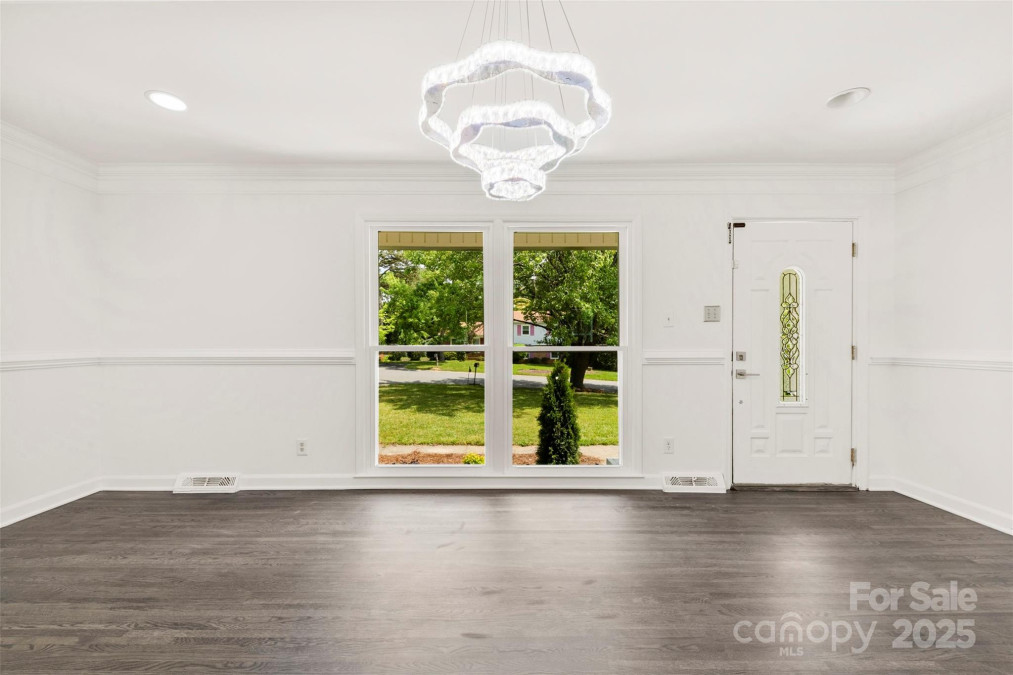 1316 Fox Run Dr Charlotte, NC 28212
