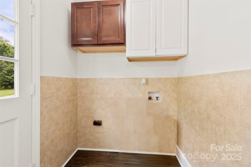1316 Fox Run Dr Charlotte, NC 28212