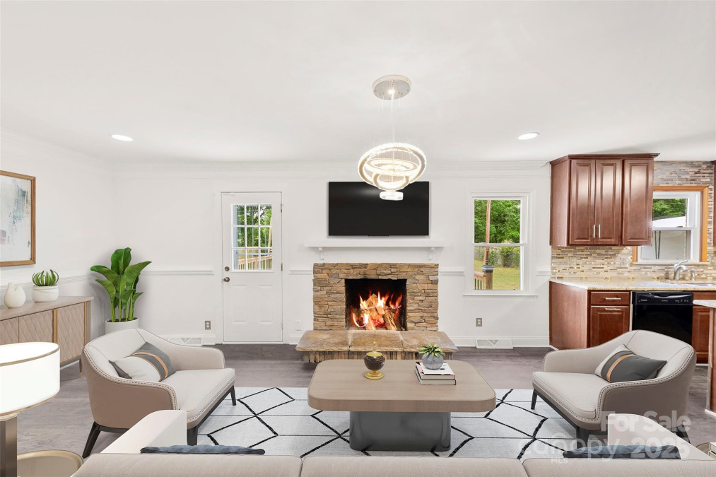 1316 Fox Run Dr Charlotte, NC 28212