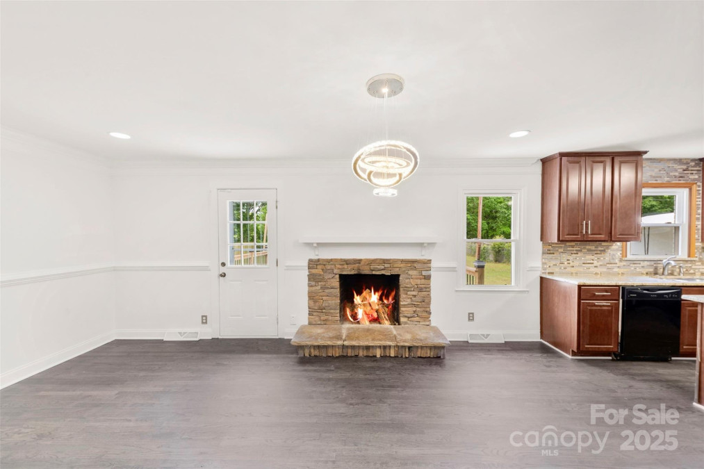 1316 Fox Run Dr Charlotte, NC 28212