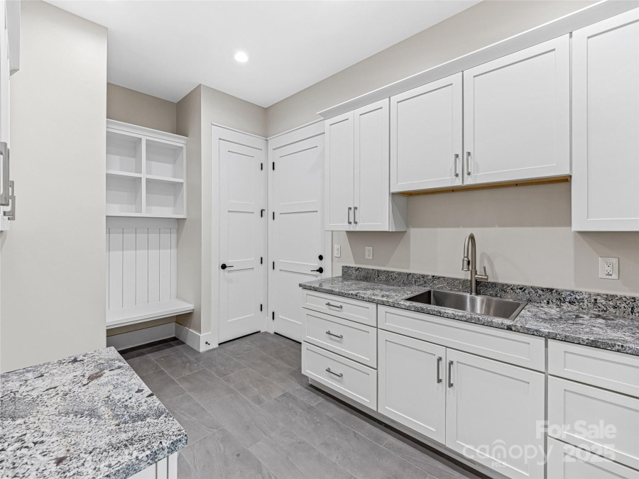 435 Barrington Dr Asheville, NC 28803