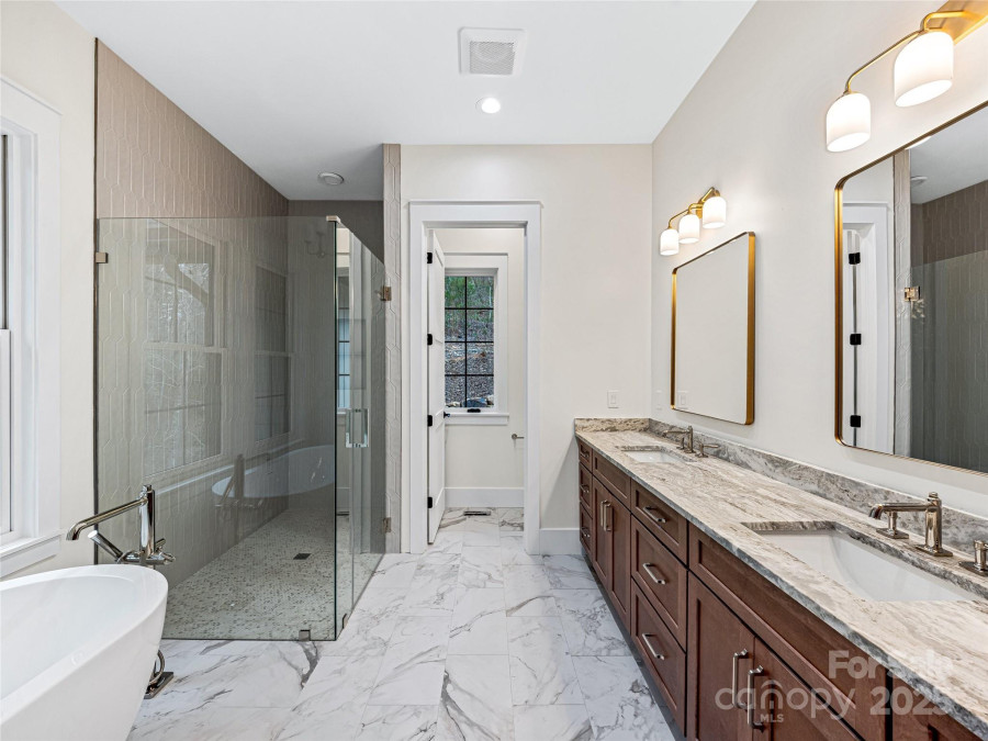 435 Barrington Dr Asheville, NC 28803
