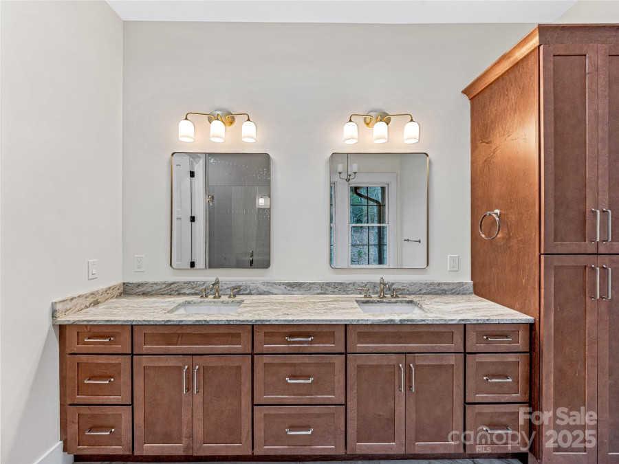 435 Barrington Dr Asheville, NC 28803