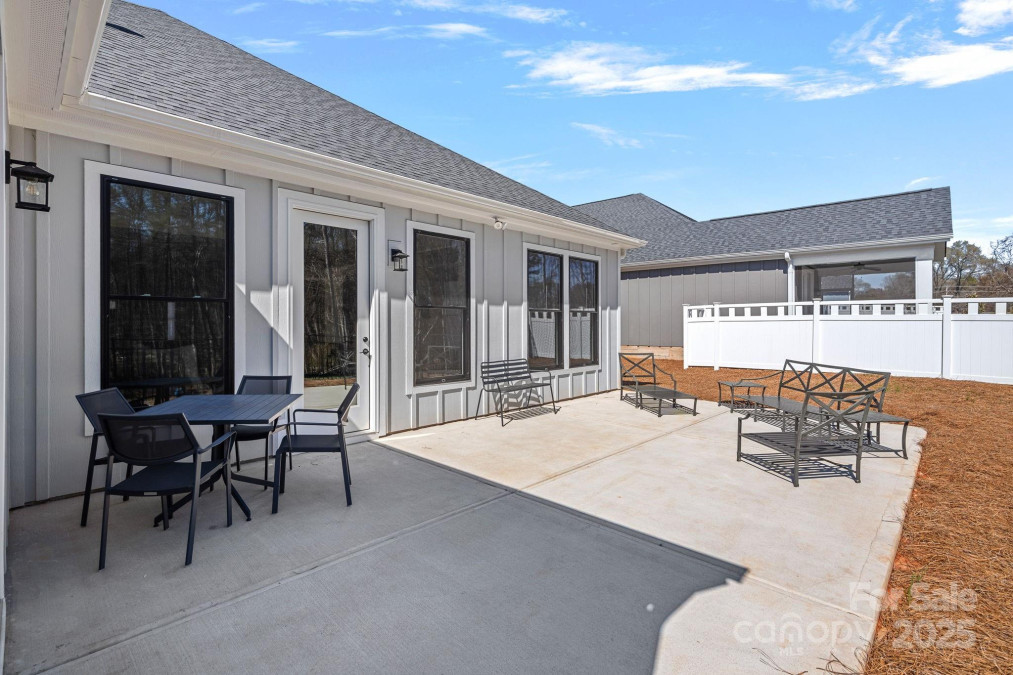 218 Alenda Lux Cir Mooresville, NC 28115