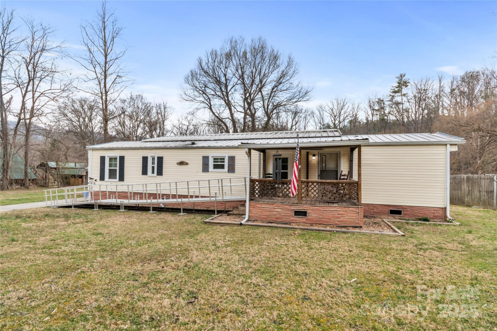 491 Lance Ave Hot Springs, NC 28743