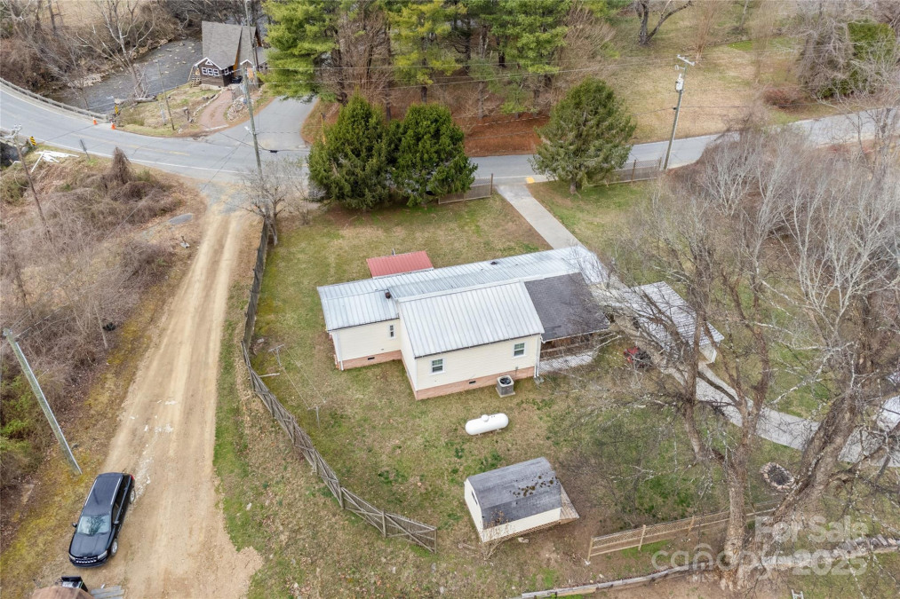 491 Lance Ave Hot Springs, NC 28743