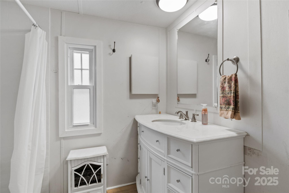 491 Lance Ave Hot Springs, NC 28743