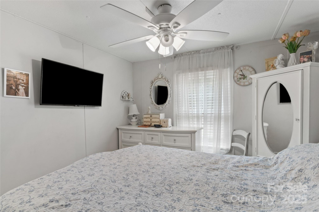 491 Lance Ave Hot Springs, NC 28743