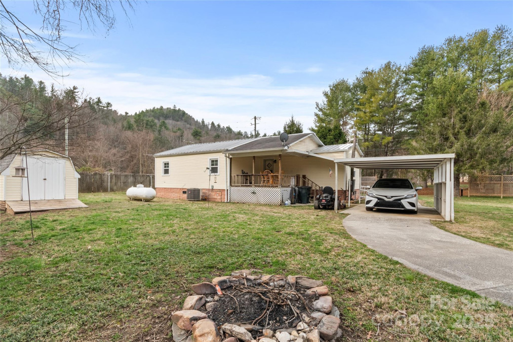 491 Lance Ave Hot Springs, NC 28743