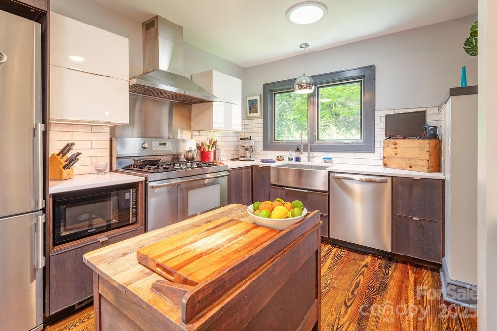 2102 Walnut Creek Rd Marshall, NC 28753