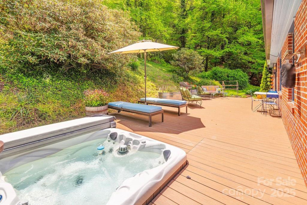 2102 Walnut Creek Rd Marshall, NC 28753