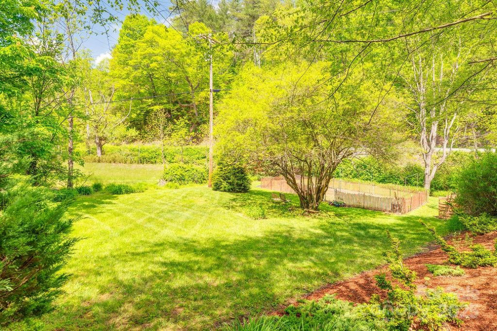 2102 Walnut Creek Rd Marshall, NC 28753