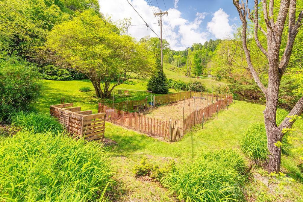 2102 Walnut Creek Rd Marshall, NC 28753