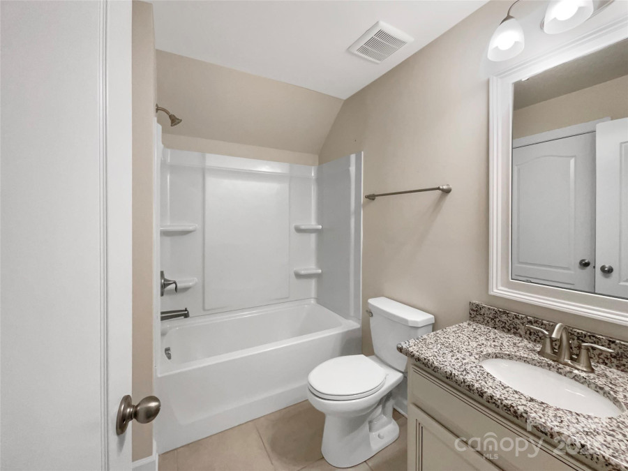 15827 Arabian Mews Ln Charlotte, NC 28278