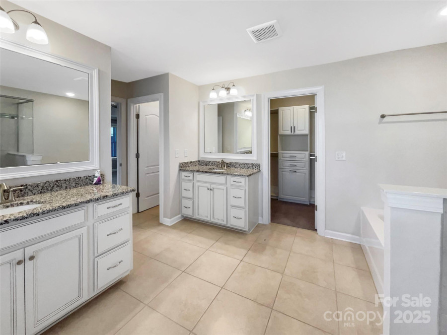 15827 Arabian Mews Ln Charlotte, NC 28278