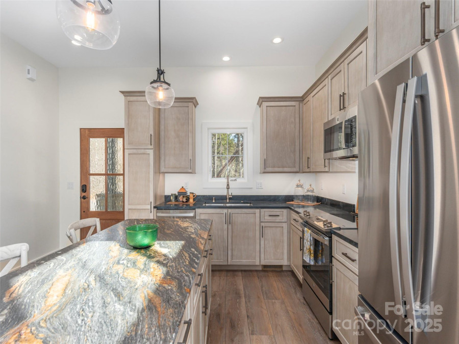410 Dream Valley Dr Clyde, NC 28721